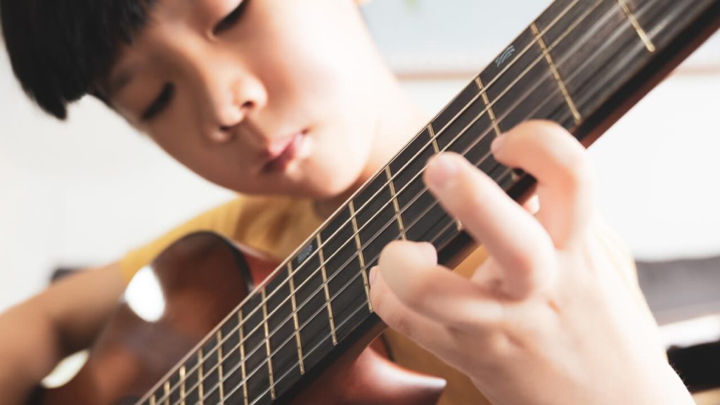 為什麼吉他是孩子學習音樂的最佳入門樂器之一？